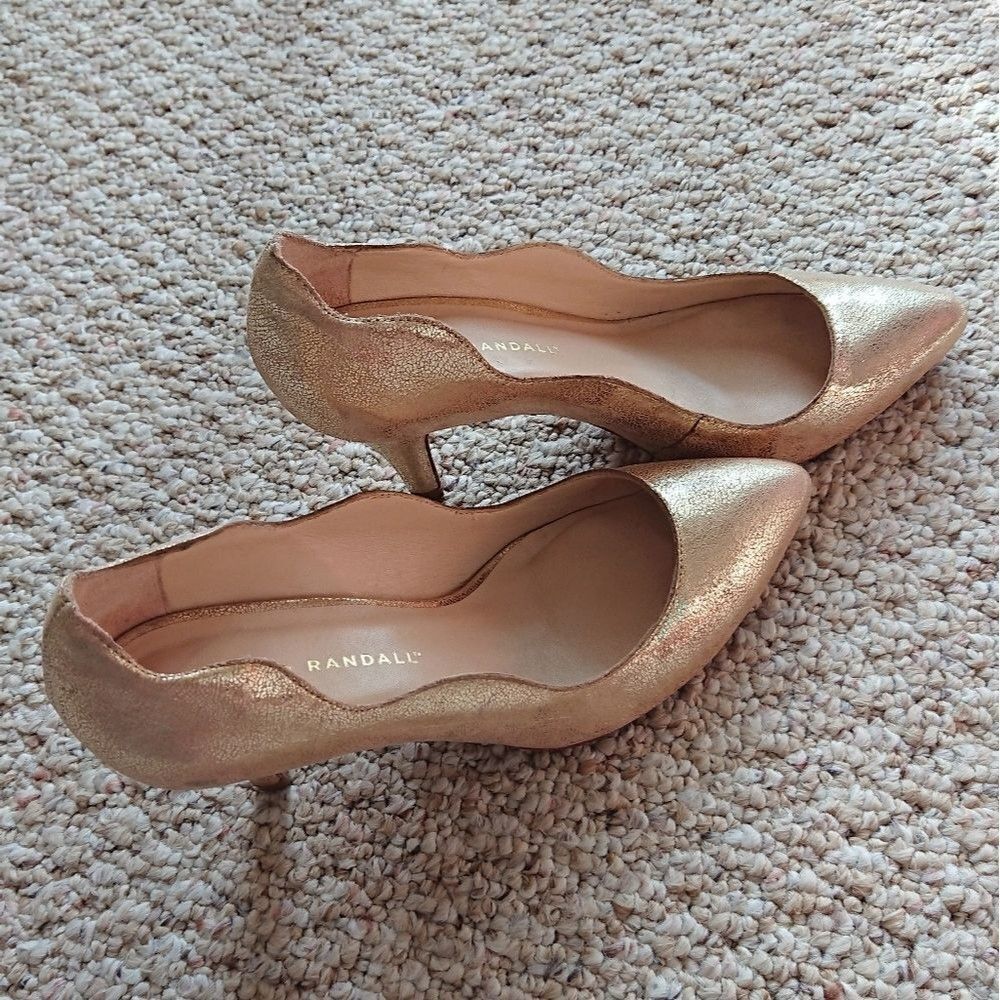 Loeffler Randall - gold Pumps W/ Scalloped edges